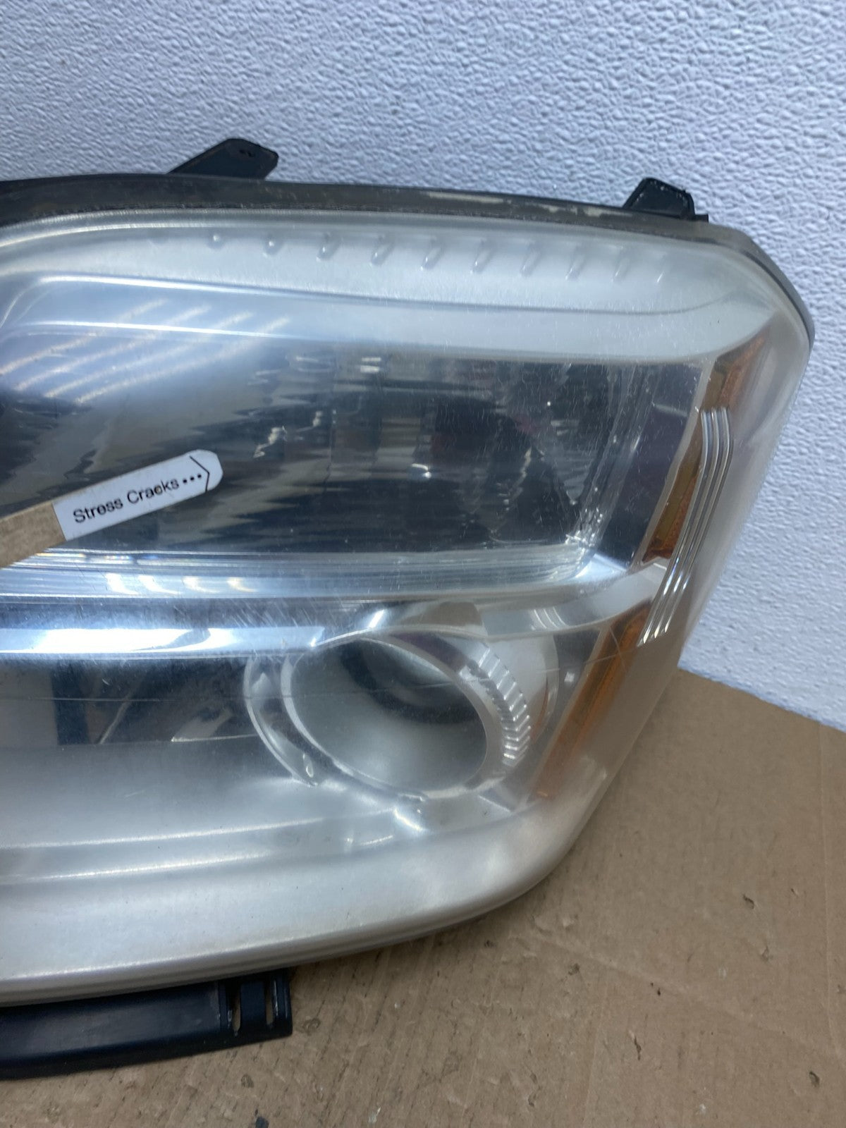 2010 to 2015 GMC Terrain Halogen Left Driver Lh Side Headlight AB8184 DW4
