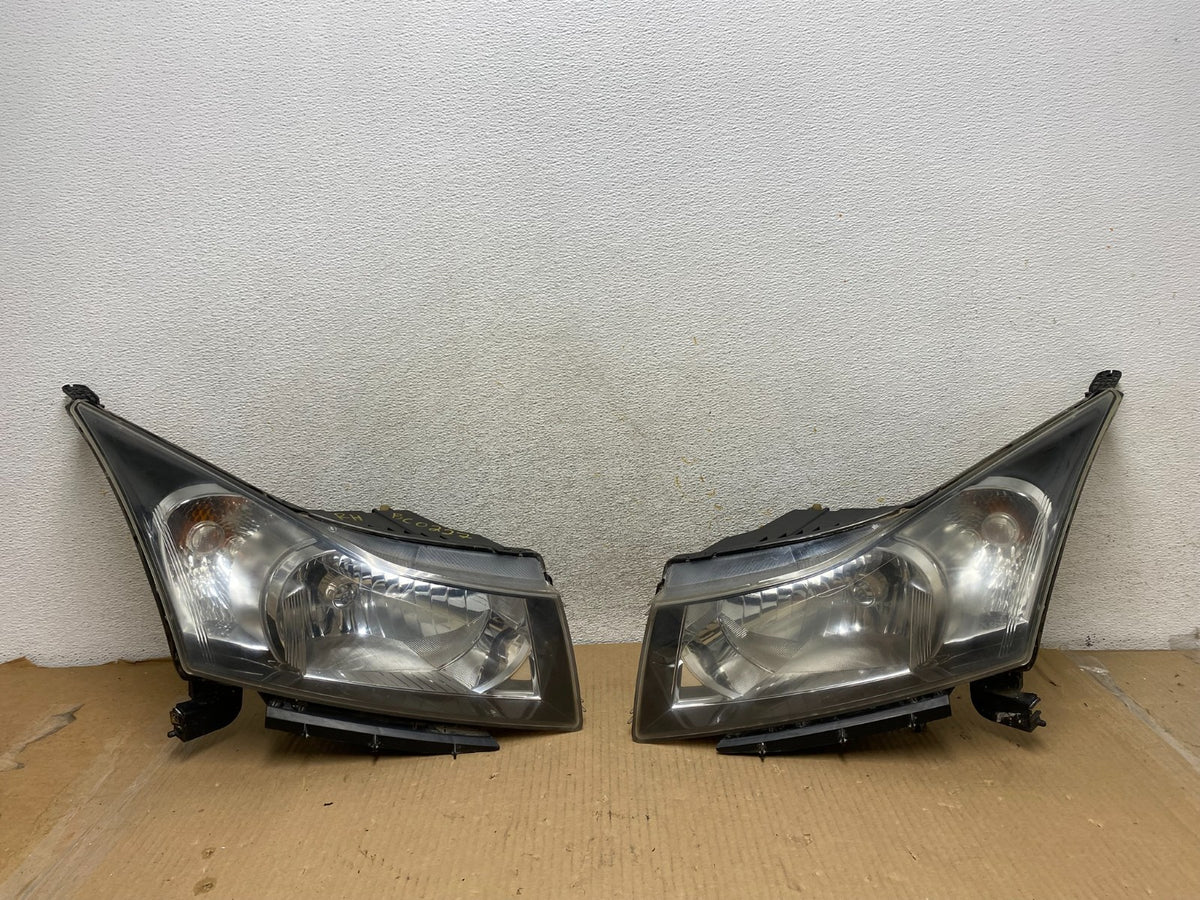 2011 to 2015 Chevrolet Cruze Halogen Left+Right Set Headlights AH3048 DW0