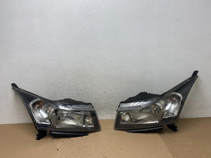 2011 to 2015 Chevrolet Cruze Halogen Left+Right Set Headlights AG5768 DW0