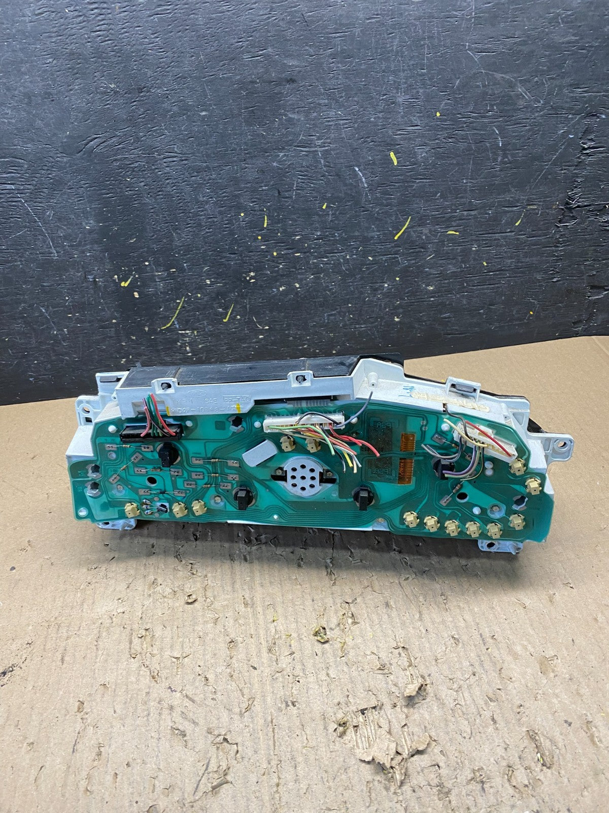 1997 to 2002 Ford Econoline E250 E350 Van Speedometer Instrument Cluster t16574