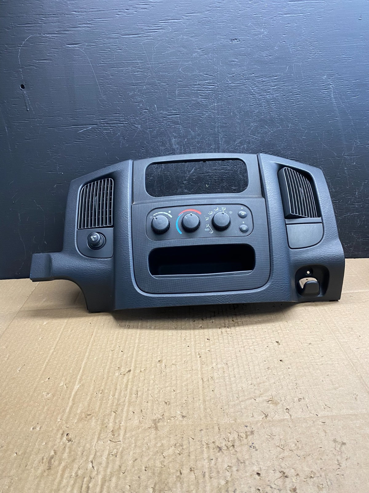 2002 to 2005 Dodge Ram Radio Climate Control Dash Air Vent Bezel Trim ac9501 DG0