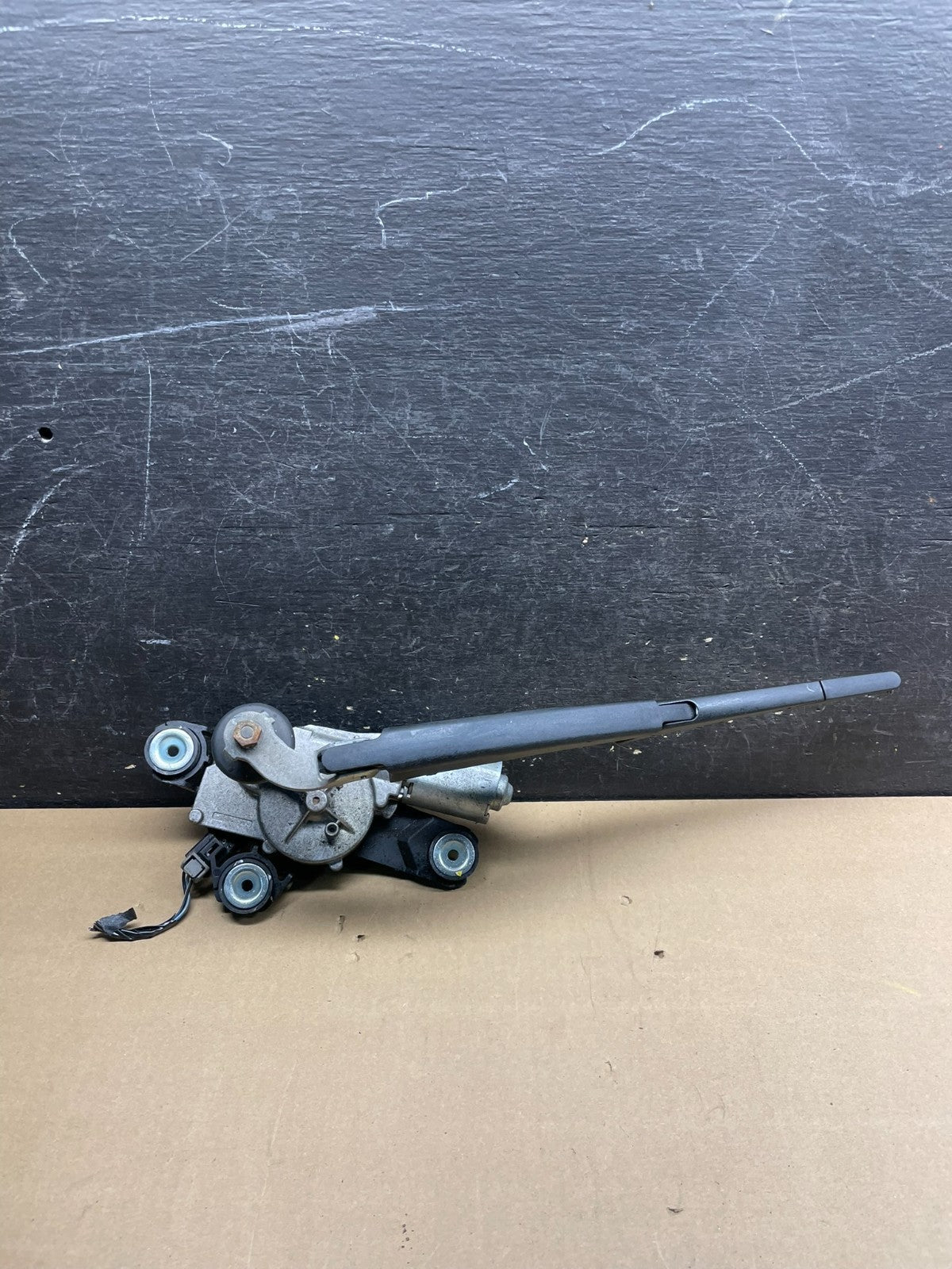 2012 to 2014 Ford Focus Rear Windshield Wiper Motor OEM BV61-17K441-AA w4326 dg0