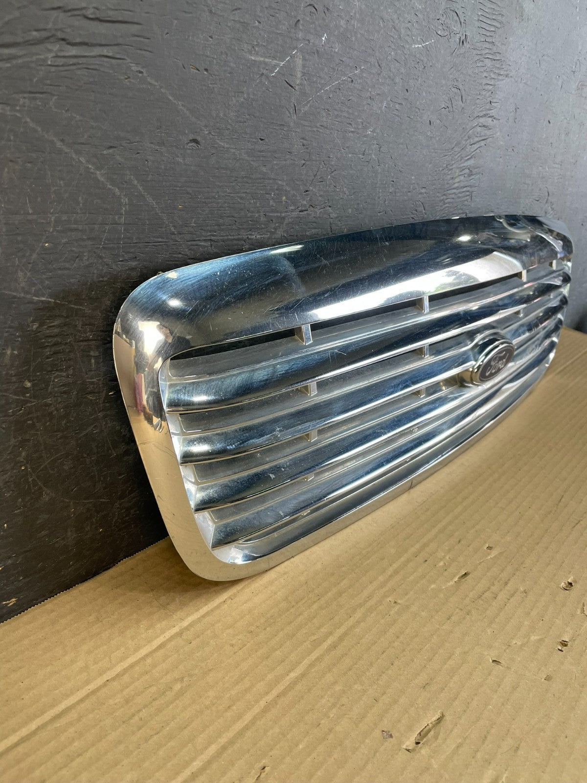 2003 to 2011 Ford Crown Victoria Front Upper Grille Grill Chrome AE8716 DG2