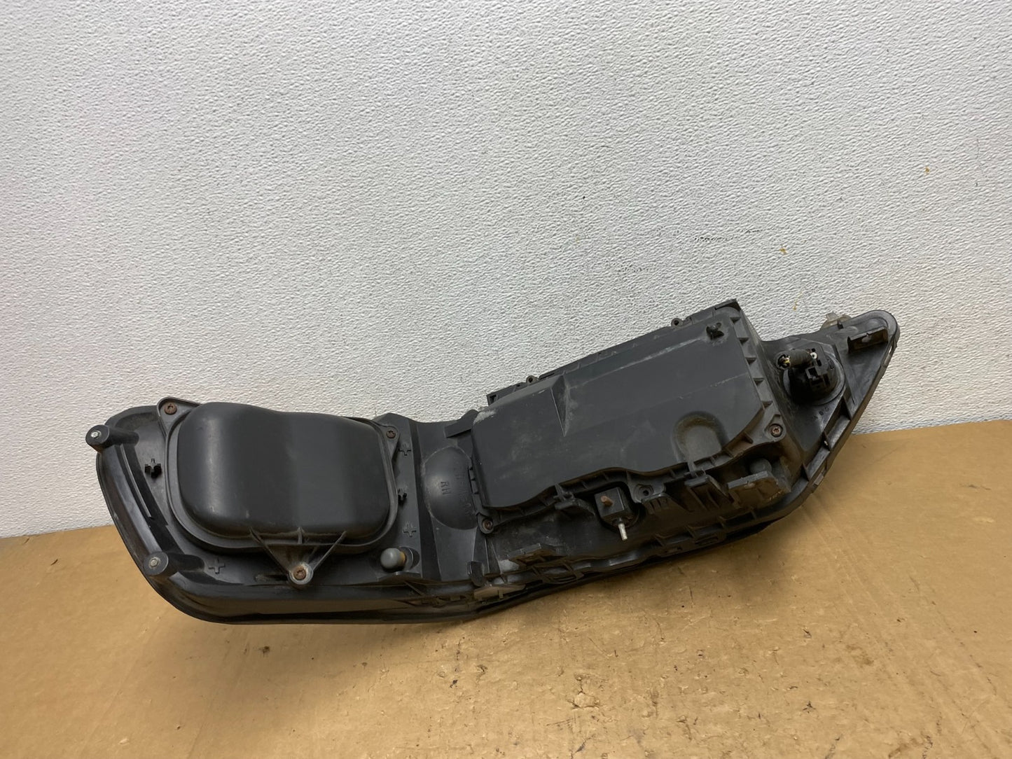 2005 to 2011 Lincoln Town Car Right Passenger Rh Side Headlight AD3766 DW5