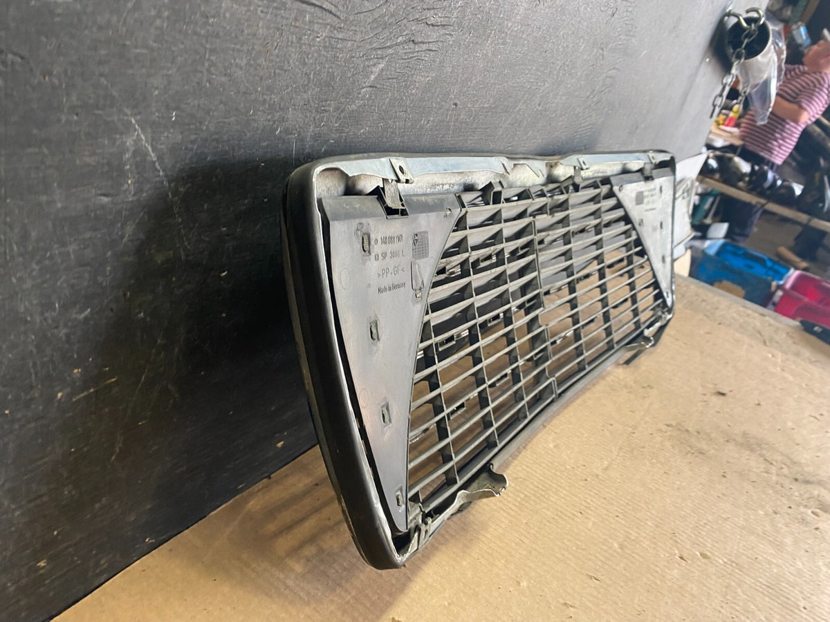 1991 - 1998 Mercedes-Benz W140 S600 S500 S320 Front Upper Grille N9009 DG7
