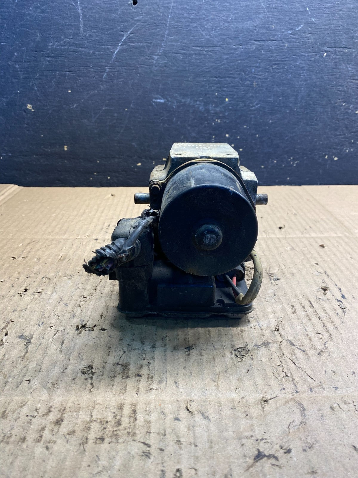 2002 GMC Yukon Denali ABS Anti Lock Brake Pump AB2784 DG4