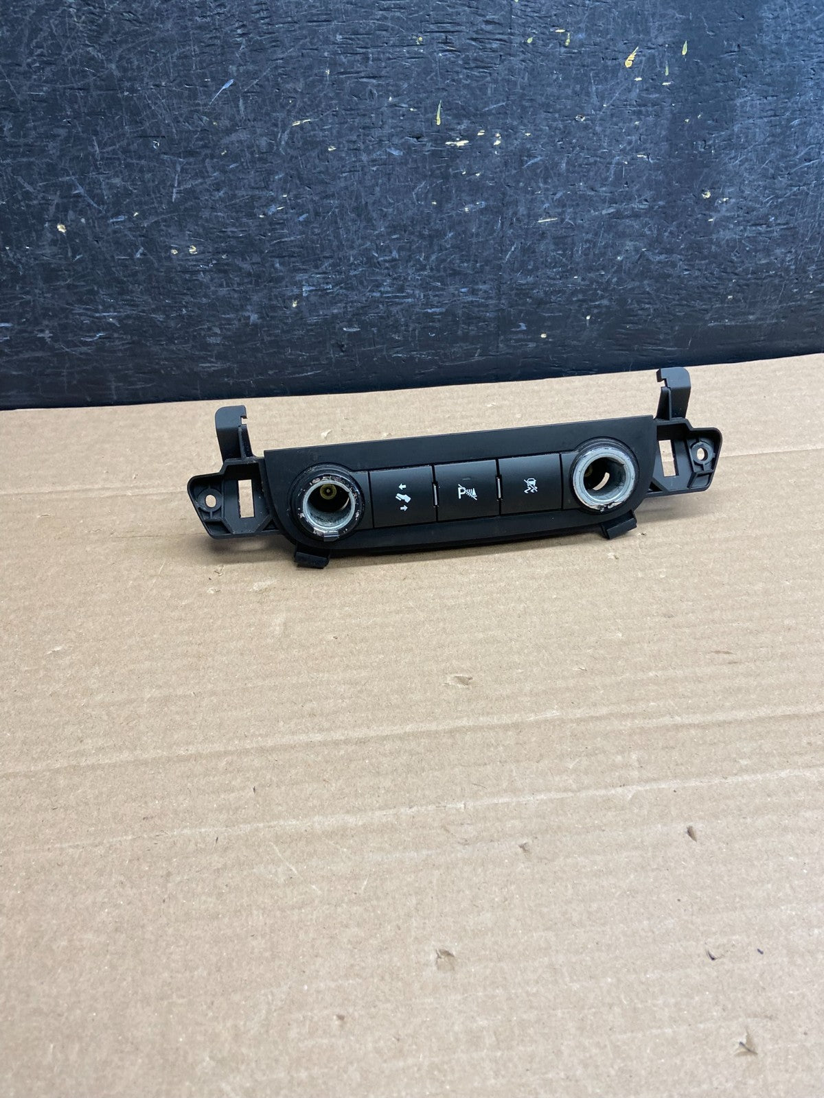 2007 - 2014 Chevrolet Tahoe Yukon Pedal Traction Control Switch AG5085 DG0