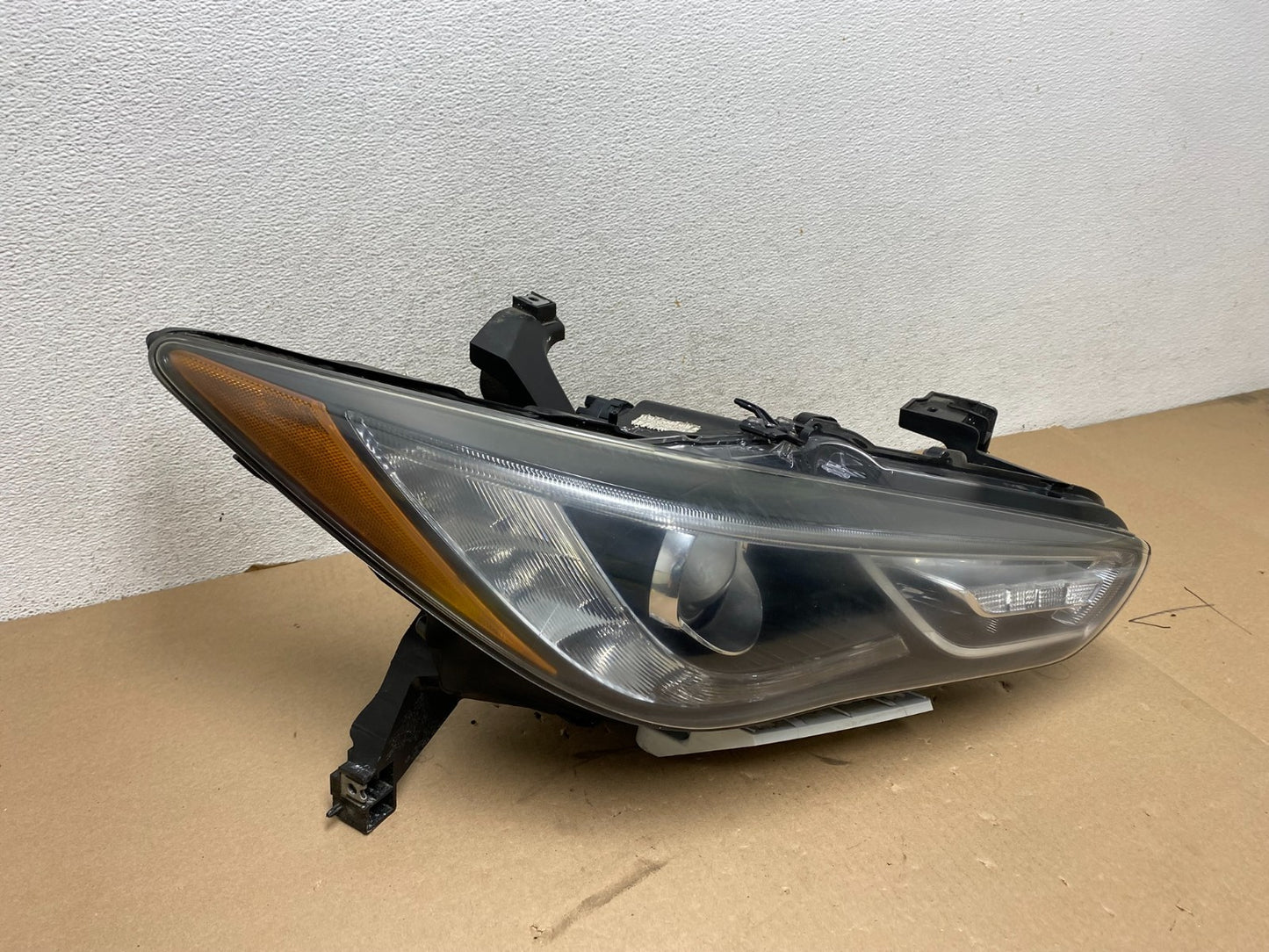 2016-2018 Infiniti QX60 Right Passenger Side Xenon Headlight AG3350 DG2