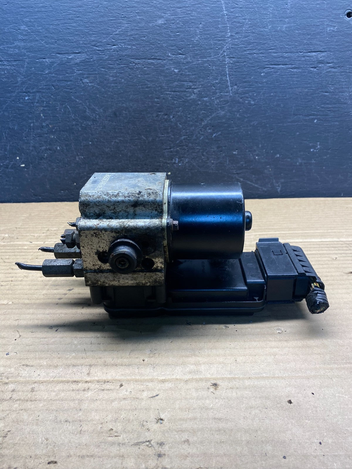2004 2007 Ford E250 E350 Econoline Anti-Lock ABS Antilock Brake Pump ae6243 DG4