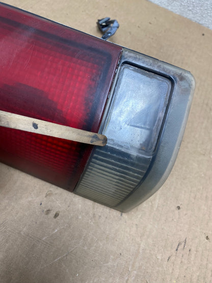 2001 2002 Chevrolet Express 1500 2500 3500 Right Passenger Tail Light W8457 DW5