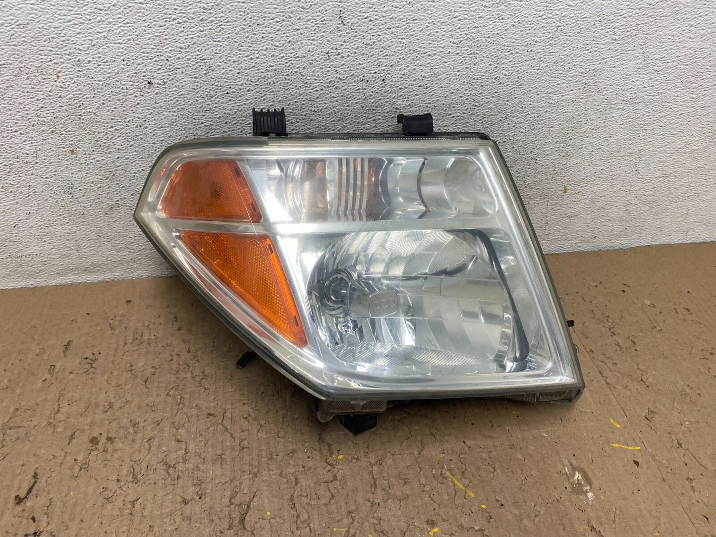 2005 to 2007 Nissan Pathfinder Halogen Headlight Right Passenger Oem D1092 DG10