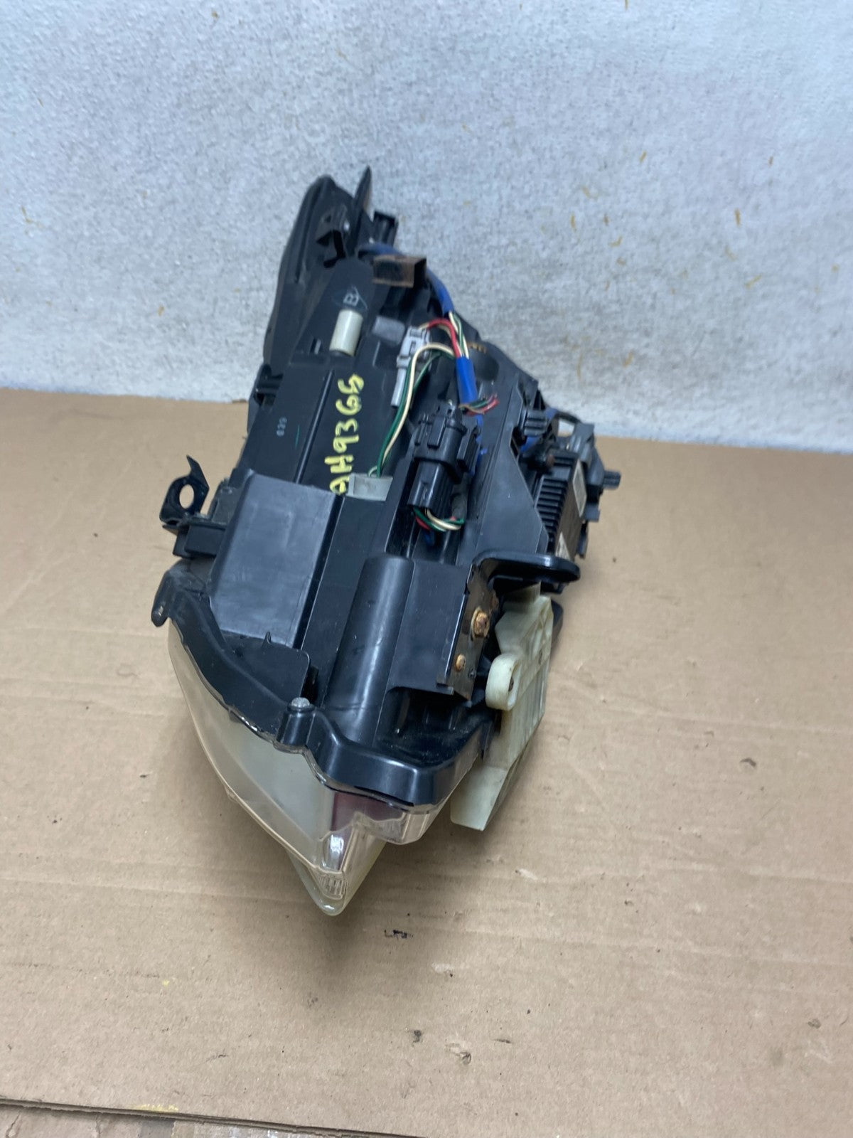 2010-2012 Infiniti G37 Right Passenger Side Xenon HID Headlight AH9366 DW7