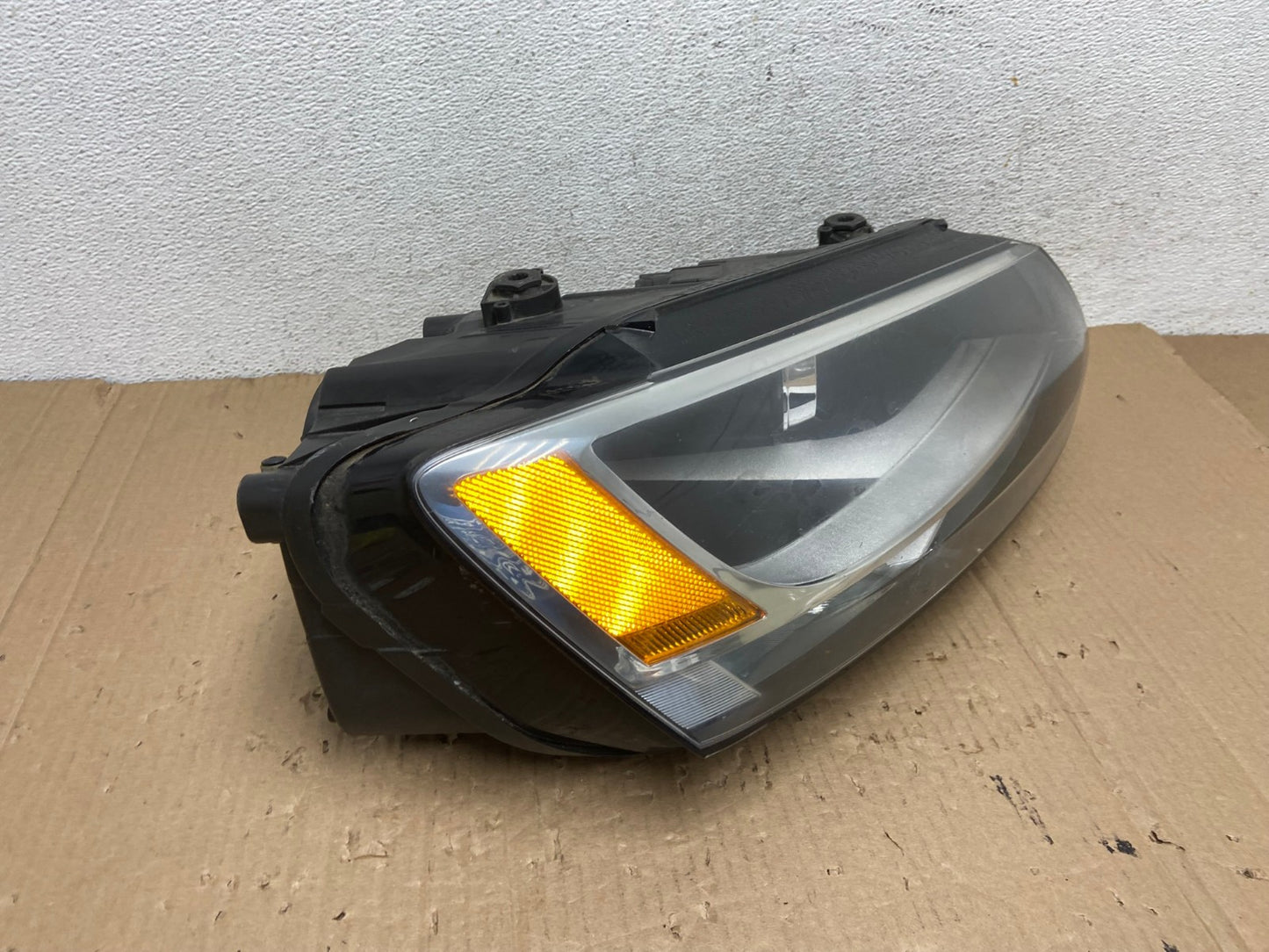 2011 to 2014 Volkswagen Jetta Right Passenger RH Headlight Halogen AE9002 LK2