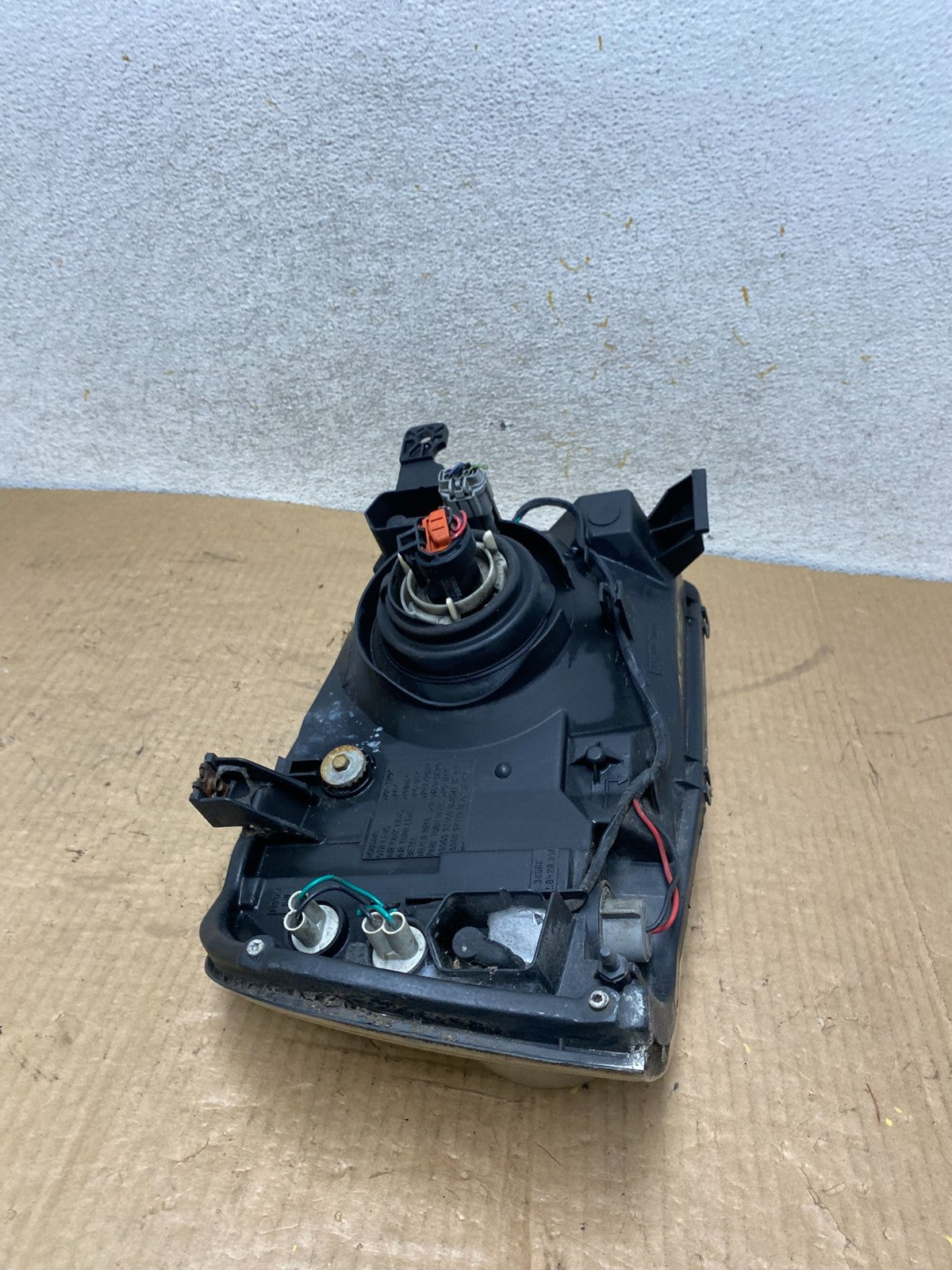 2001 to 2004 Nissan Frontier Left Driver LH Halogen Headlight AI8192 DW8