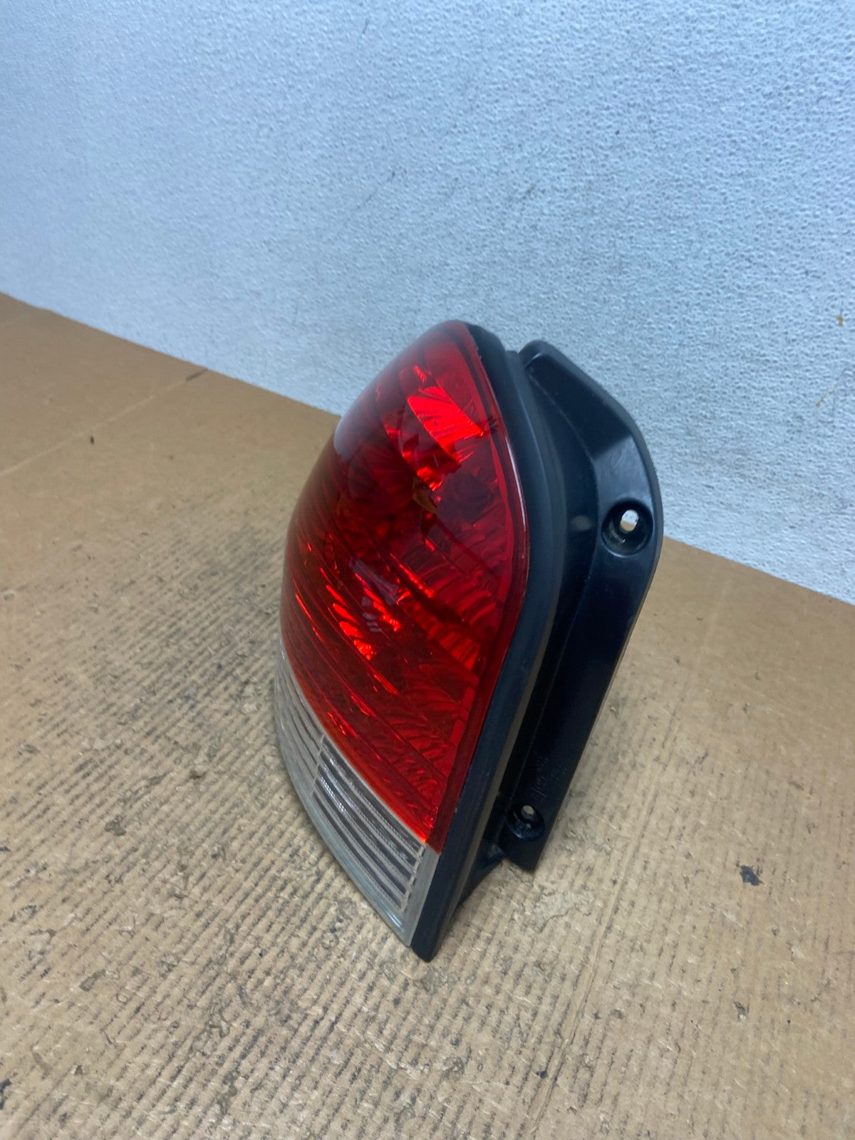 2005 to 2006 Hyundai Santa Fe Left Driver Side Tail Light AE2885 LK1