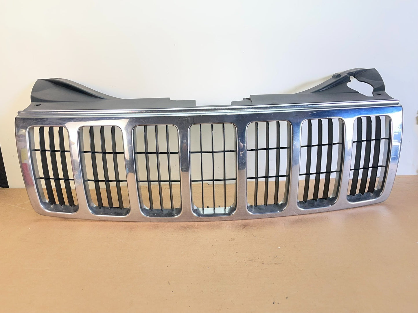 2005 2006 2007 Jeep Grand Cherokee Front Upper Grill Grille ag0853 DG0