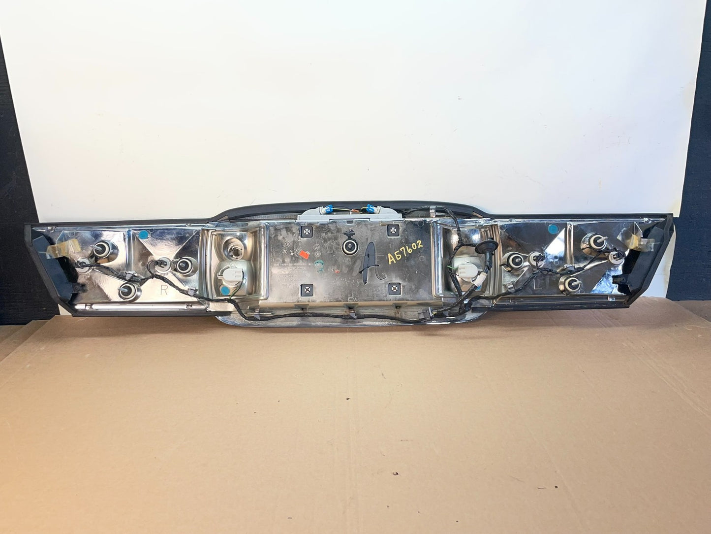 2000 to 2005 Buick Lesabre Trunk Rear Center Tail Light Panel AG7602 DG5