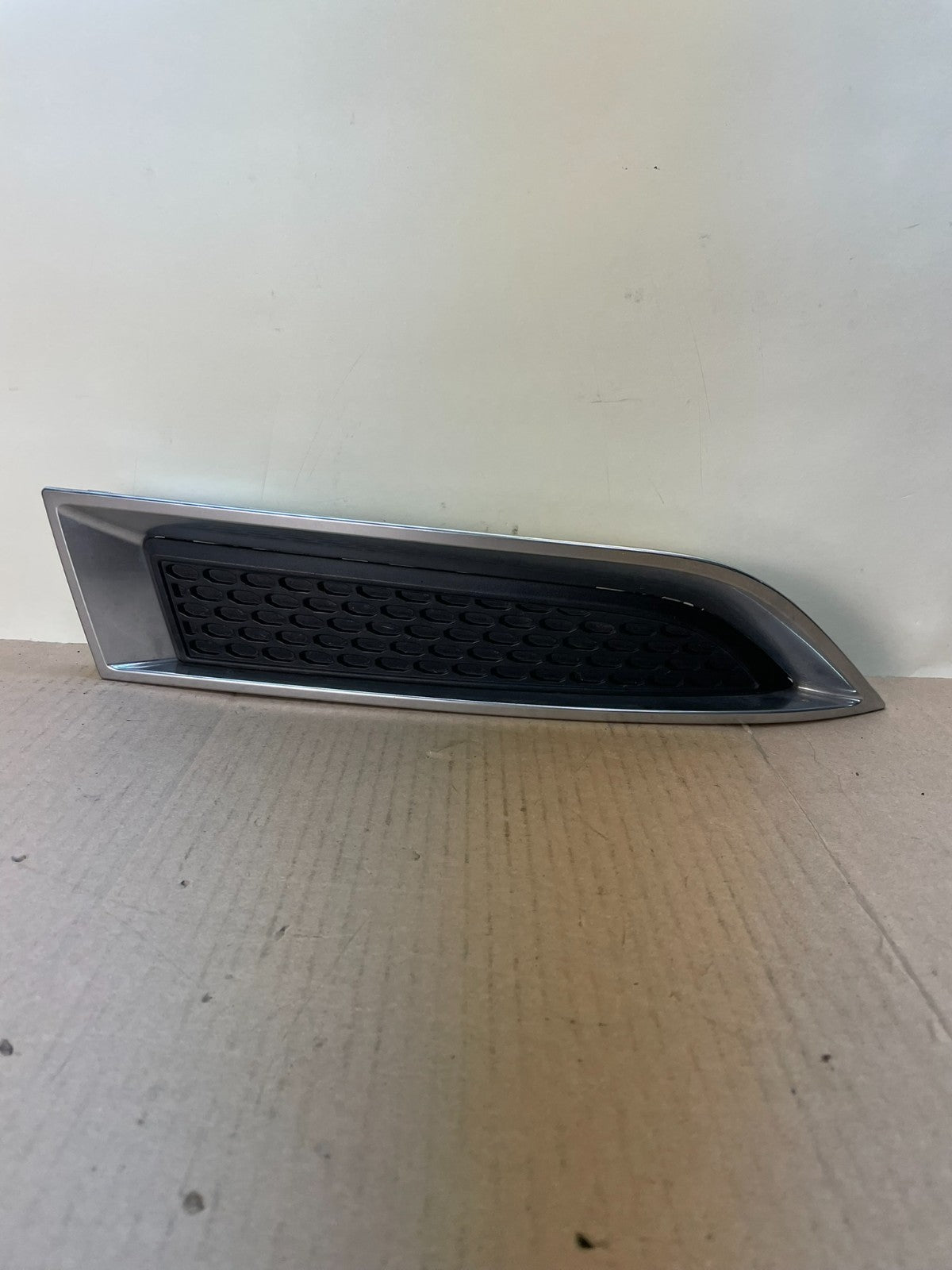 2013-2016 GMC Acadia Front Right Passenger Side Bumper Upper Grille OE aj0722 DG0