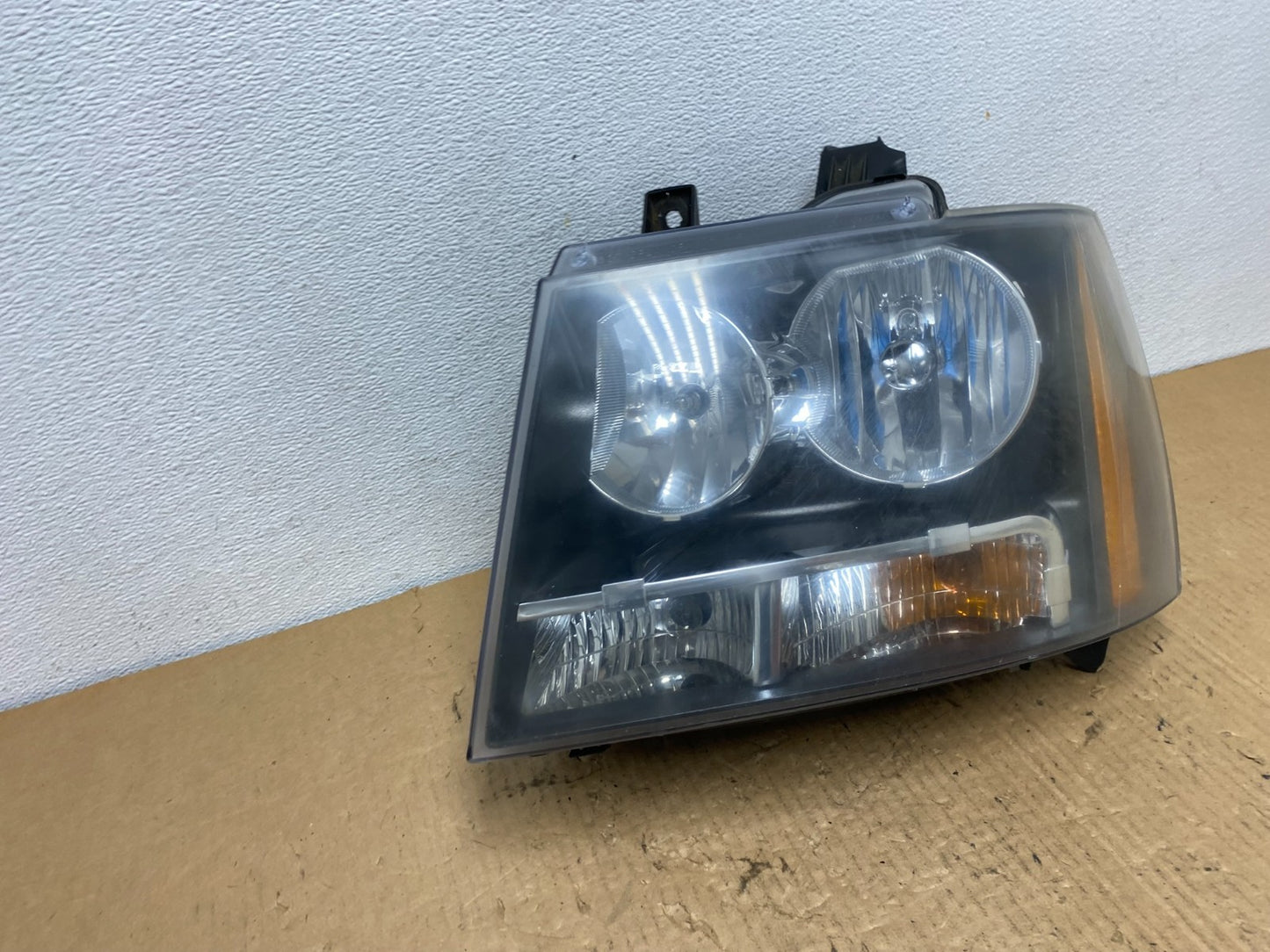 2007 to 2013 Chevrolet Suburban Tahoe Left Driver LH Headlight AC7771 DW2
