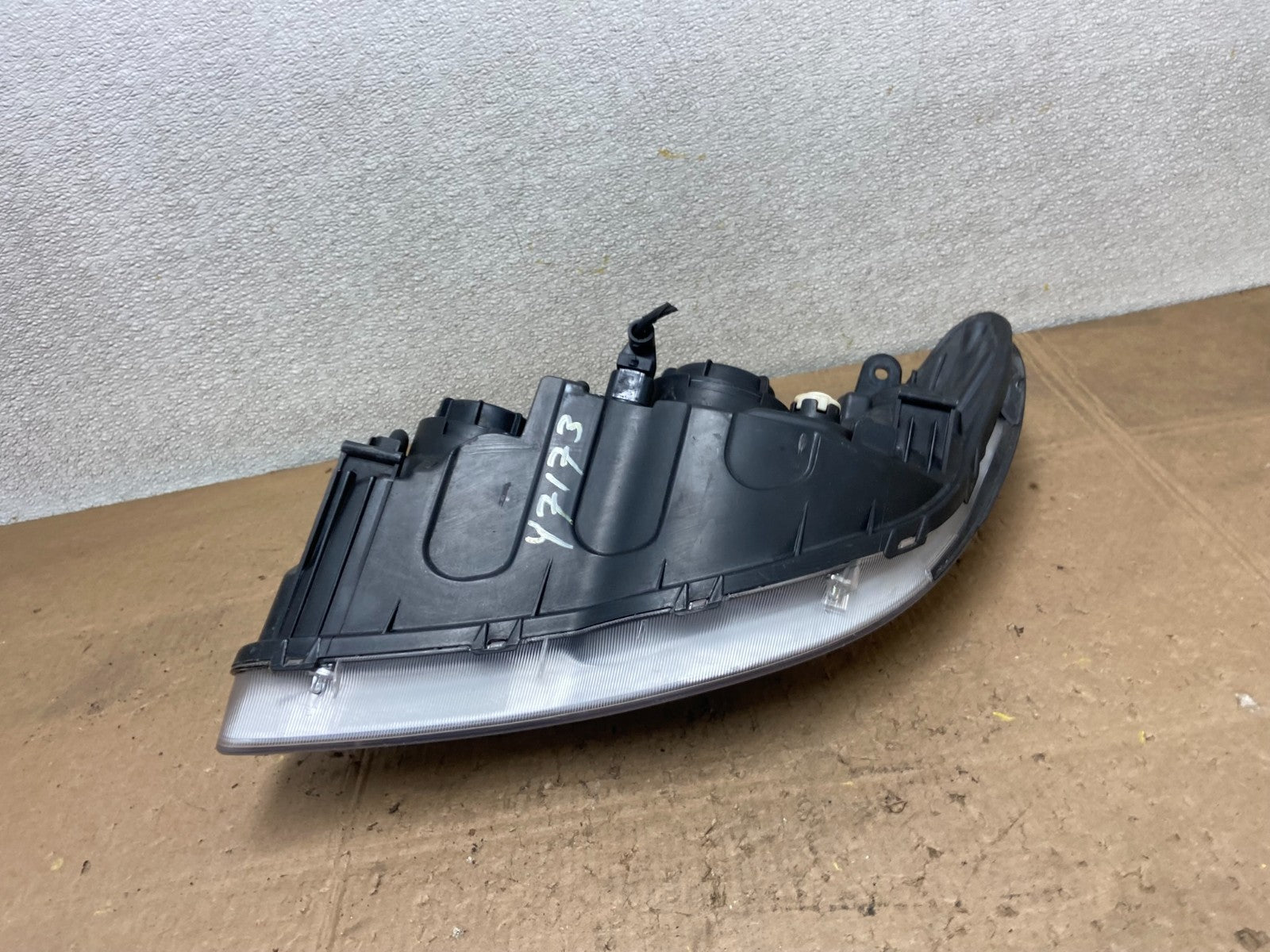 2007 2008 2009 2010 Hyundai Elantra Right Passenger Side Headlight OEM Y7173 DW7