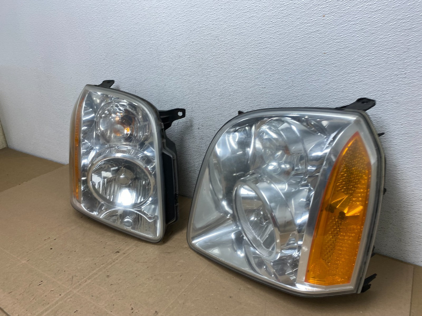 2007 - 2014 GMC Yukon Halogen Headlights Left+Right Side Set AE5978 DW1