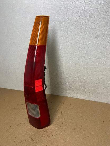 2002 - 2004 Honda Crv Cr-v Right Passenger Rh Side Tail Light AG1302 LK1