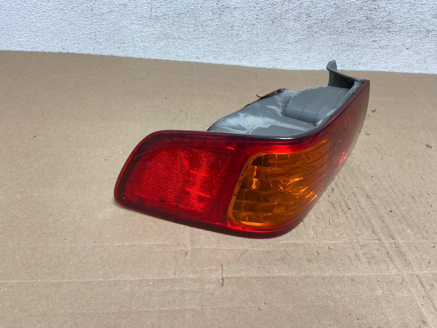2000 to 2001 Toyota Camry Tail Light Left Driver Lh Side AE4988 LK2