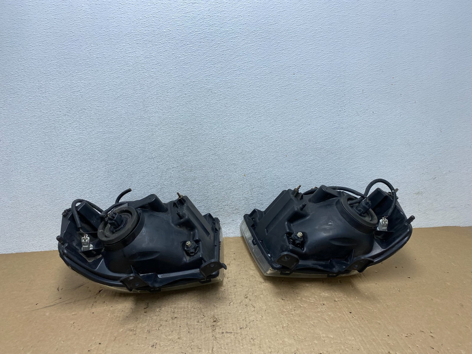 2007 - 2014 Ford Expedition Left+Right Side Headlights Halogen AG1430 DW9