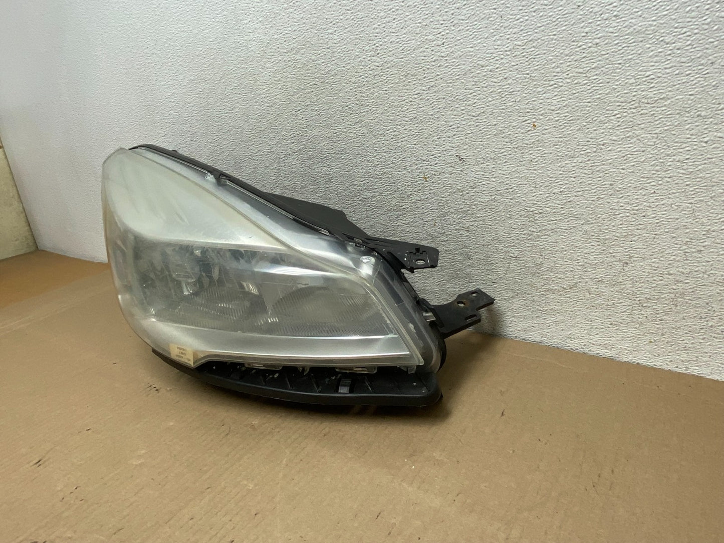 2013 - 2016 Ford Escape Headlight Right Passenger RH Side Halogen AG7912 DW2