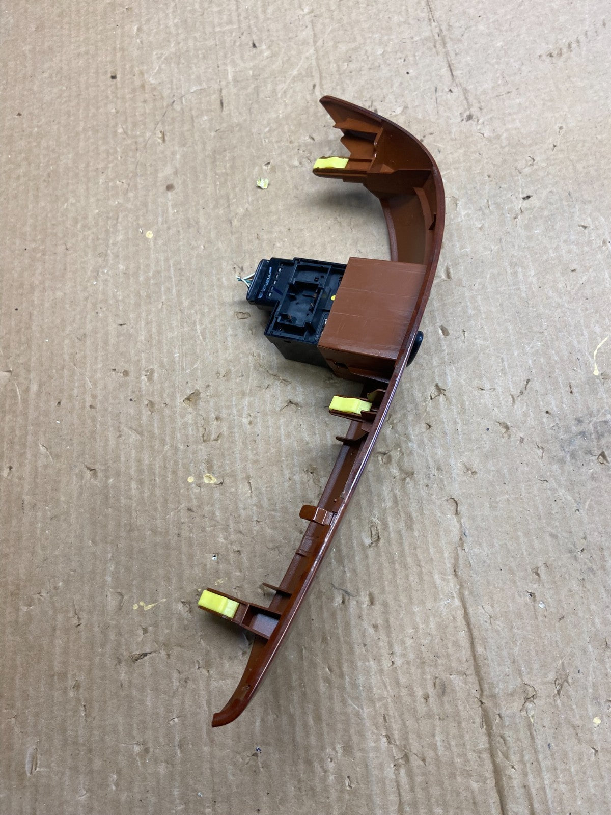 2004 to 2010 Toyota Sienna Switch Key Light Indicator Bezel Trim OEM Z4163 DG2