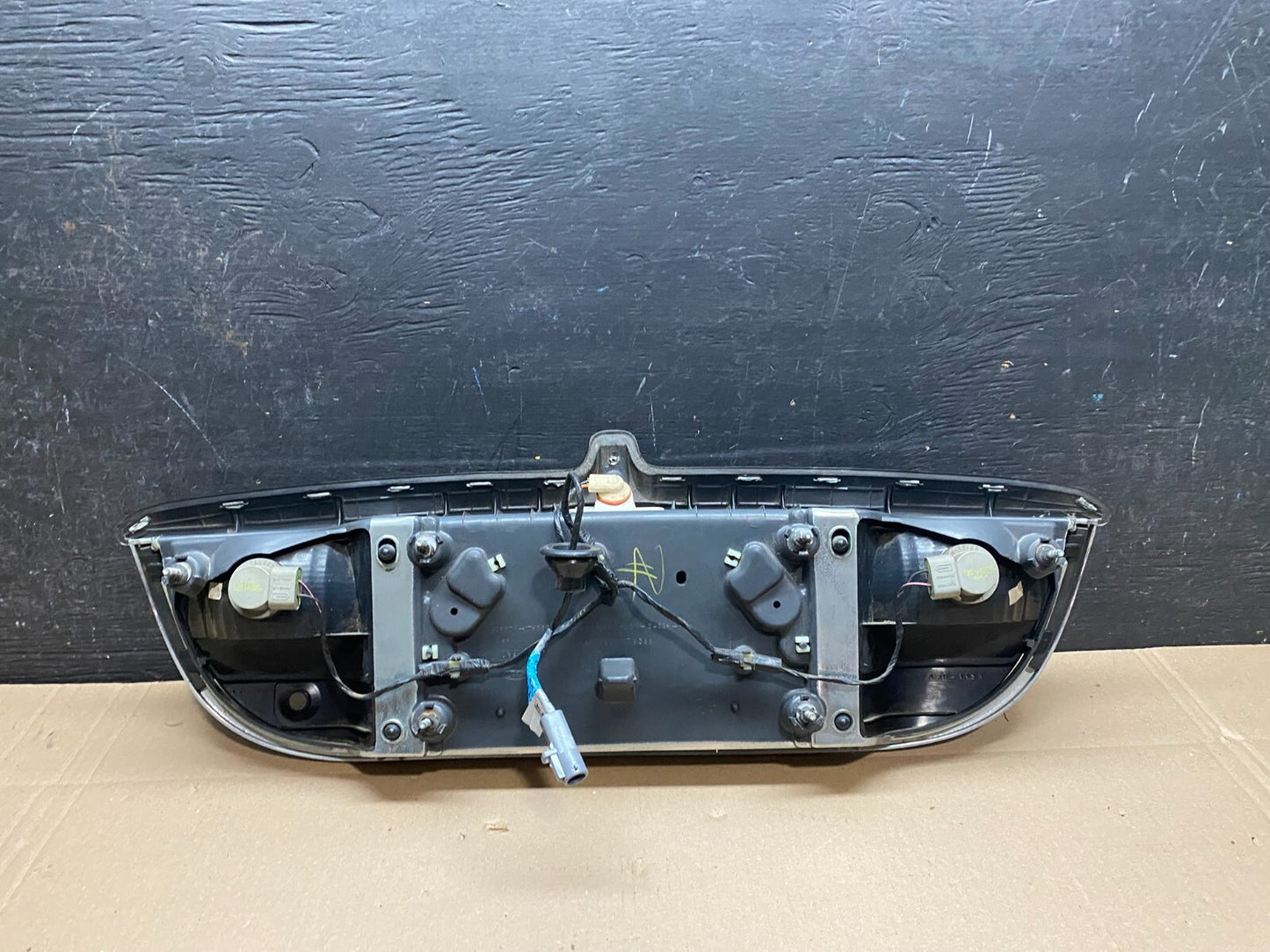 1999-2002 Lincoln Continental License Plate Panel Backup Lights Trim Oem I73643