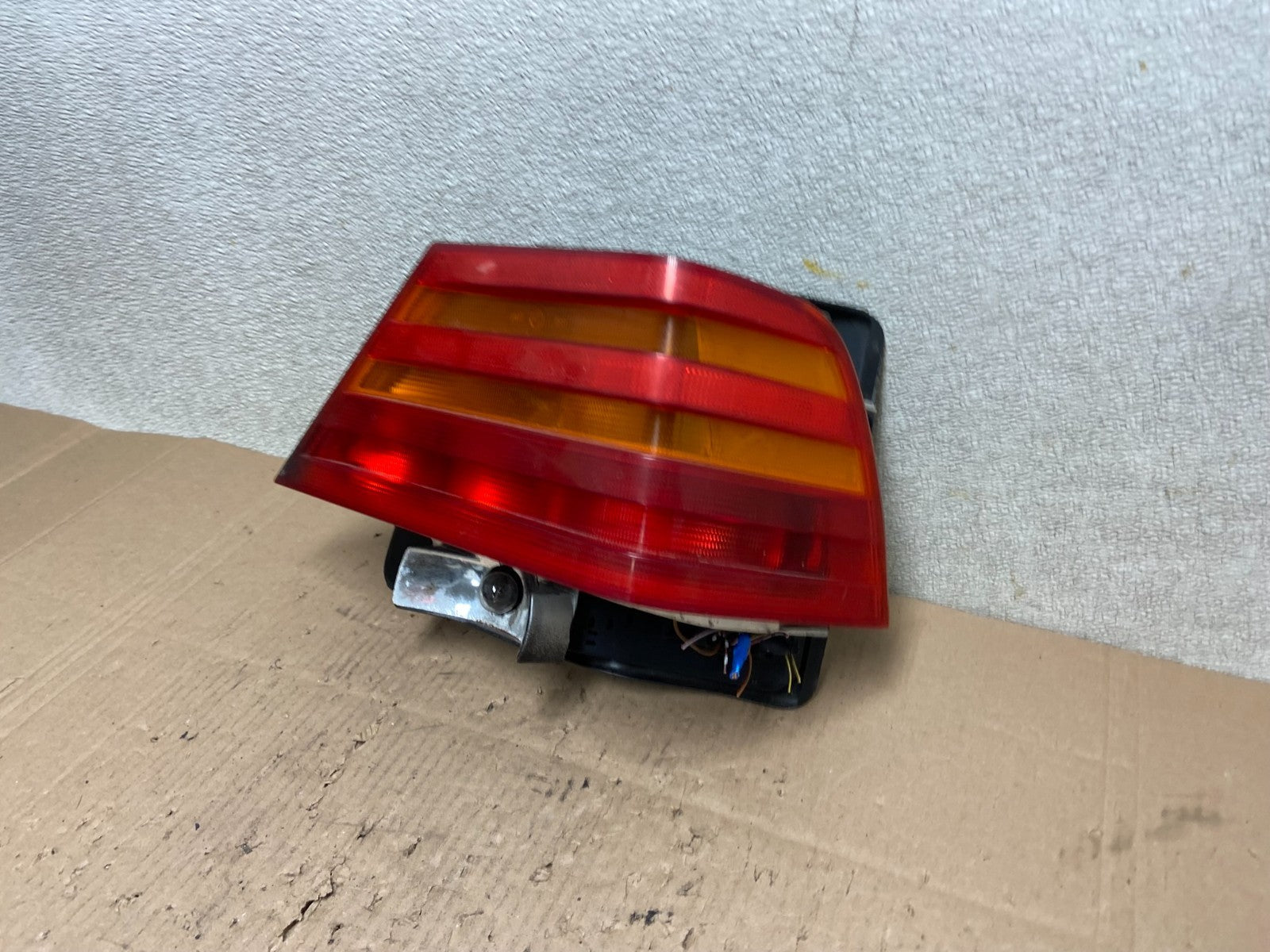 1992-1994 Mercedes W140 S600SEL S600 Right Passenger RH Tail light OEM Y0148 DG1