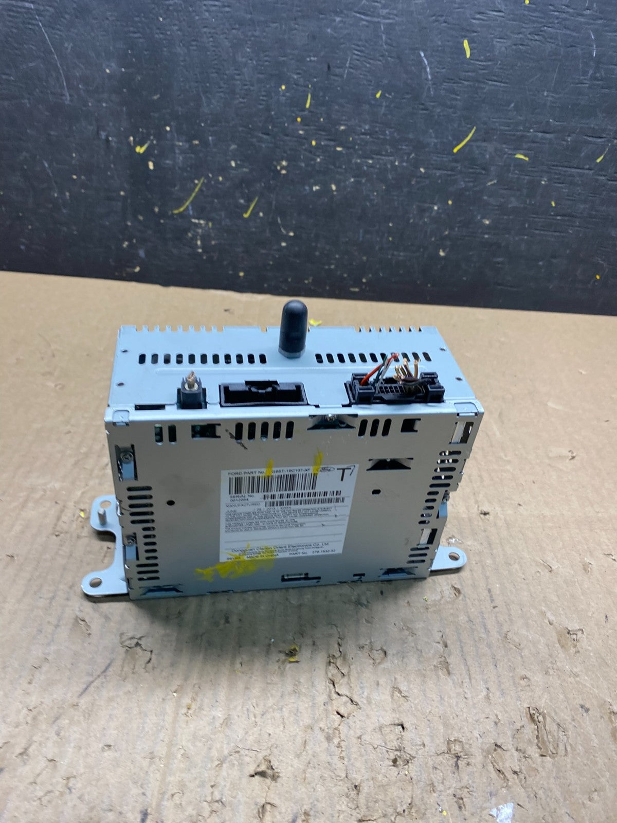 2016 to 2017 Ford Explorer Audio Equipment Radio Receiver AM FM CD t1507 DG4