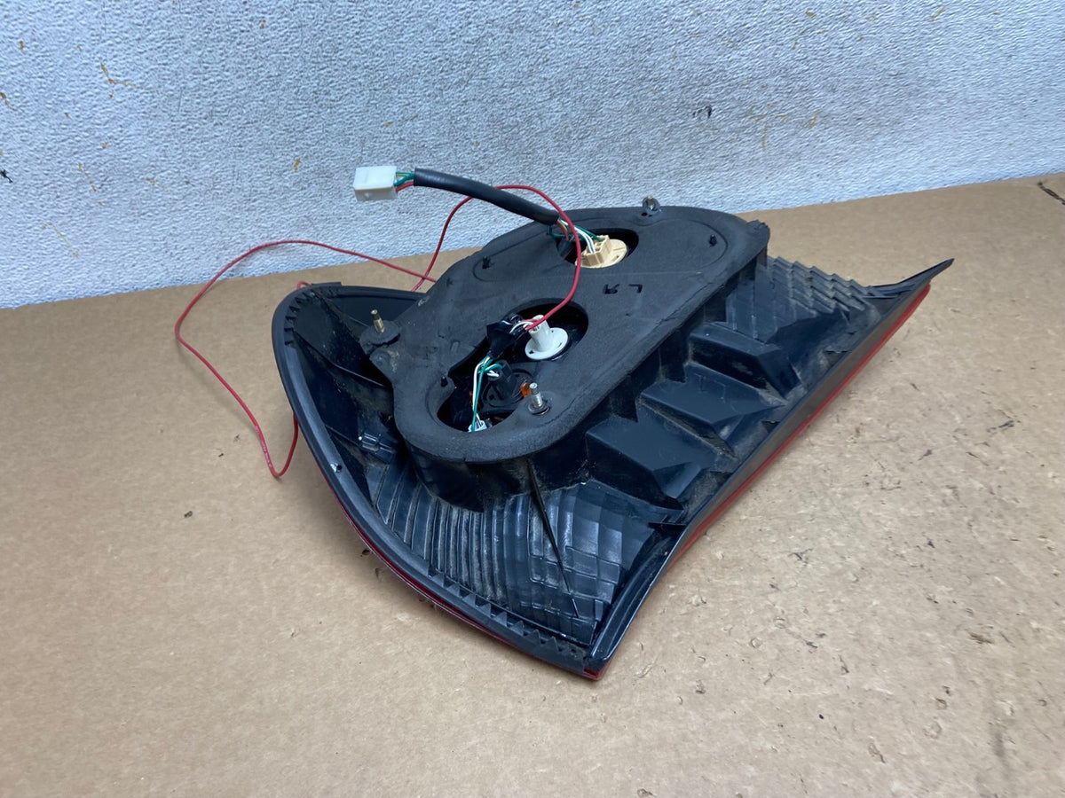 2002 2003 2004 Toyota Camry Left Driver LH Side Tail Light AI3675 LK4