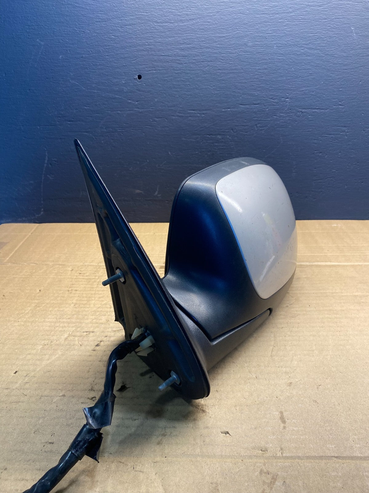 2003-2006 Chevrolet Tahoe Suburban Left Driver LH Turn Door Mirror OEM AB7065 MS1