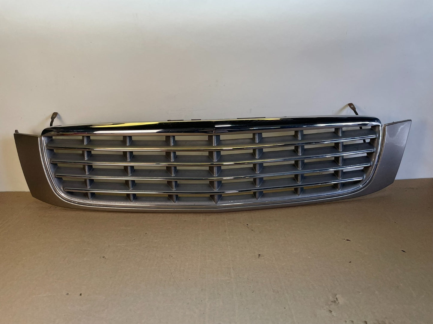 2000-2005 Cadillac Deville Front Hood Bumper Grille Grill Aftermarket ag9805 DG0