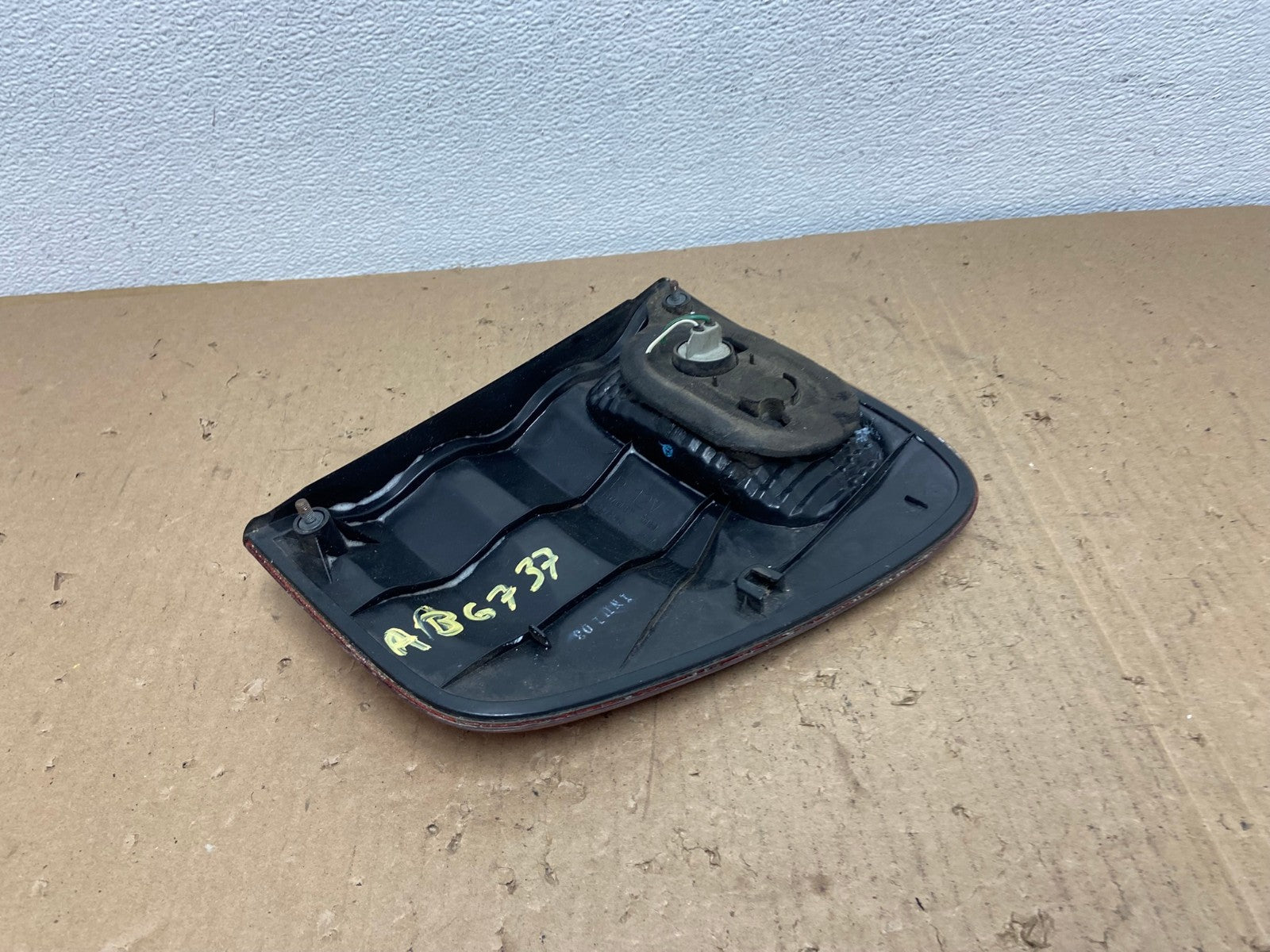 2001- 2004 Toyota Sequoia Right Passenger RH Side Tail light Inner Oem AB6737 LK6