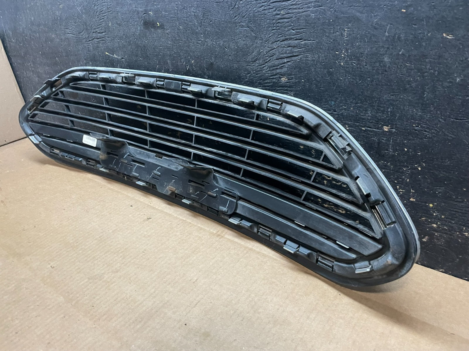 2014 to 2019 Ford Fiesta Front Upper Grille Grill aa9041 DG8