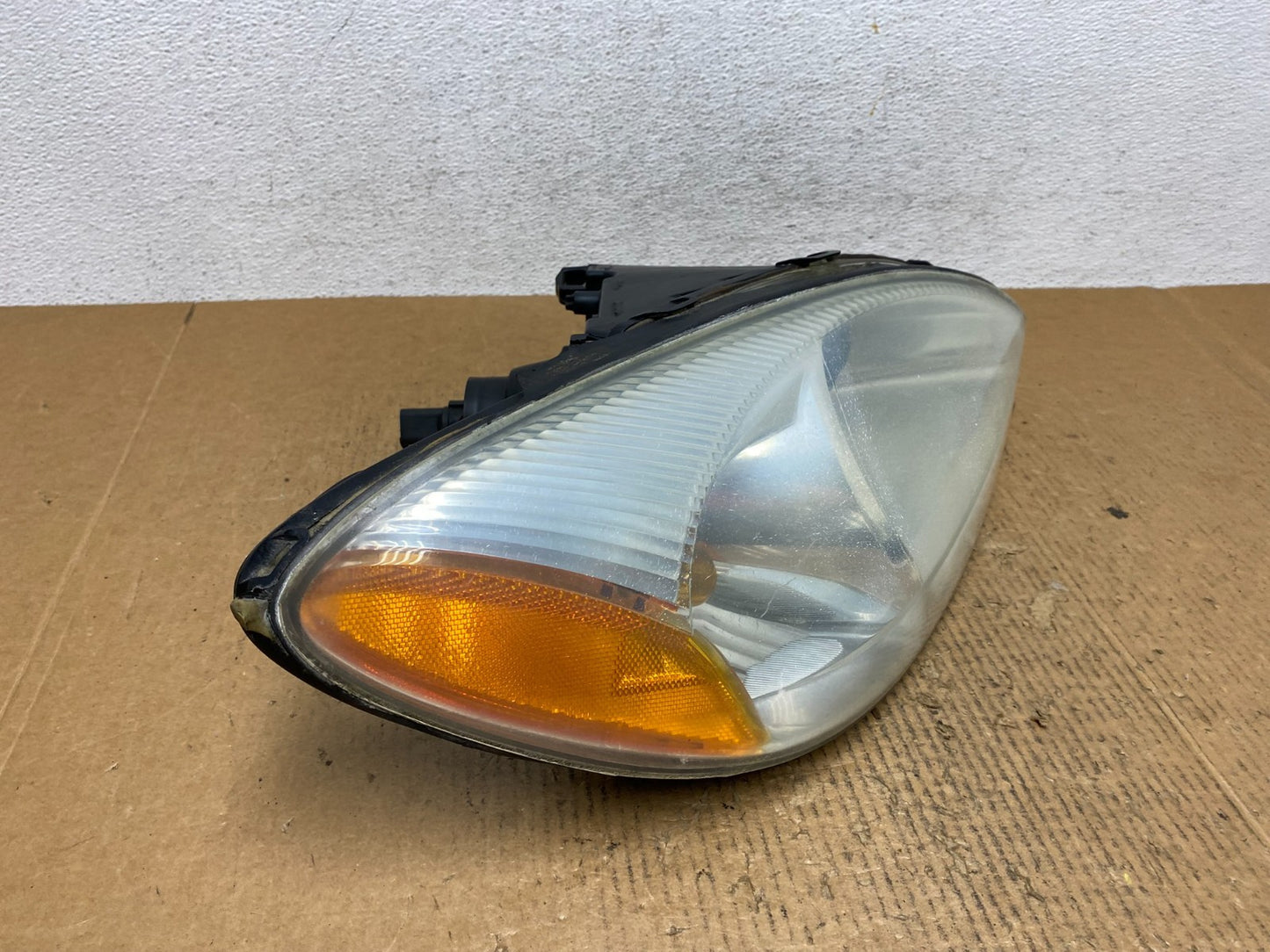 2000 to 2007 Ford Taurus Right Passenger RH Side Halogen Headlight AE2793 DW2