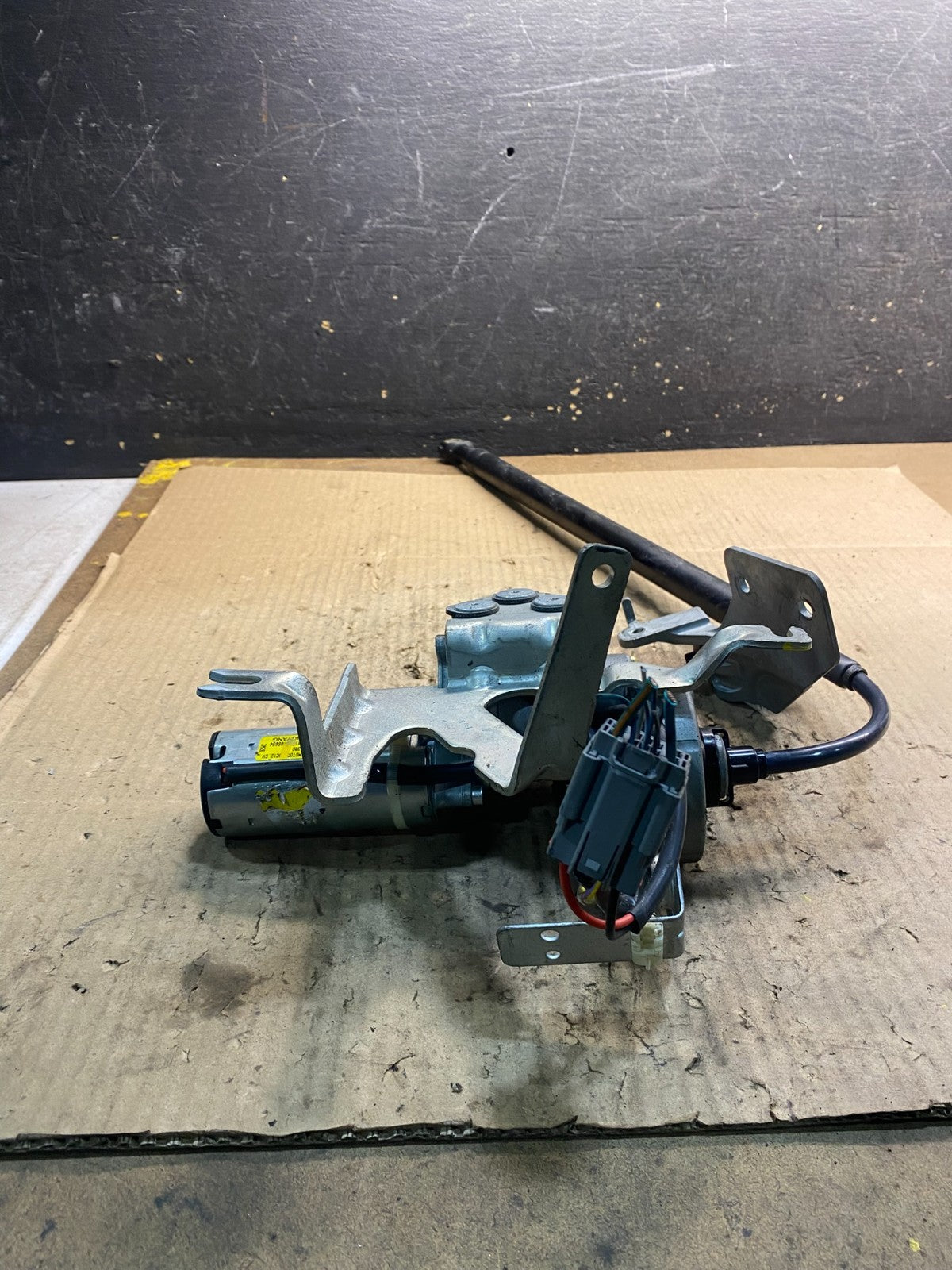 2009 to 2014 Ford Expedition Navigator Rear Windshield Wiper Motor z5032 DG0