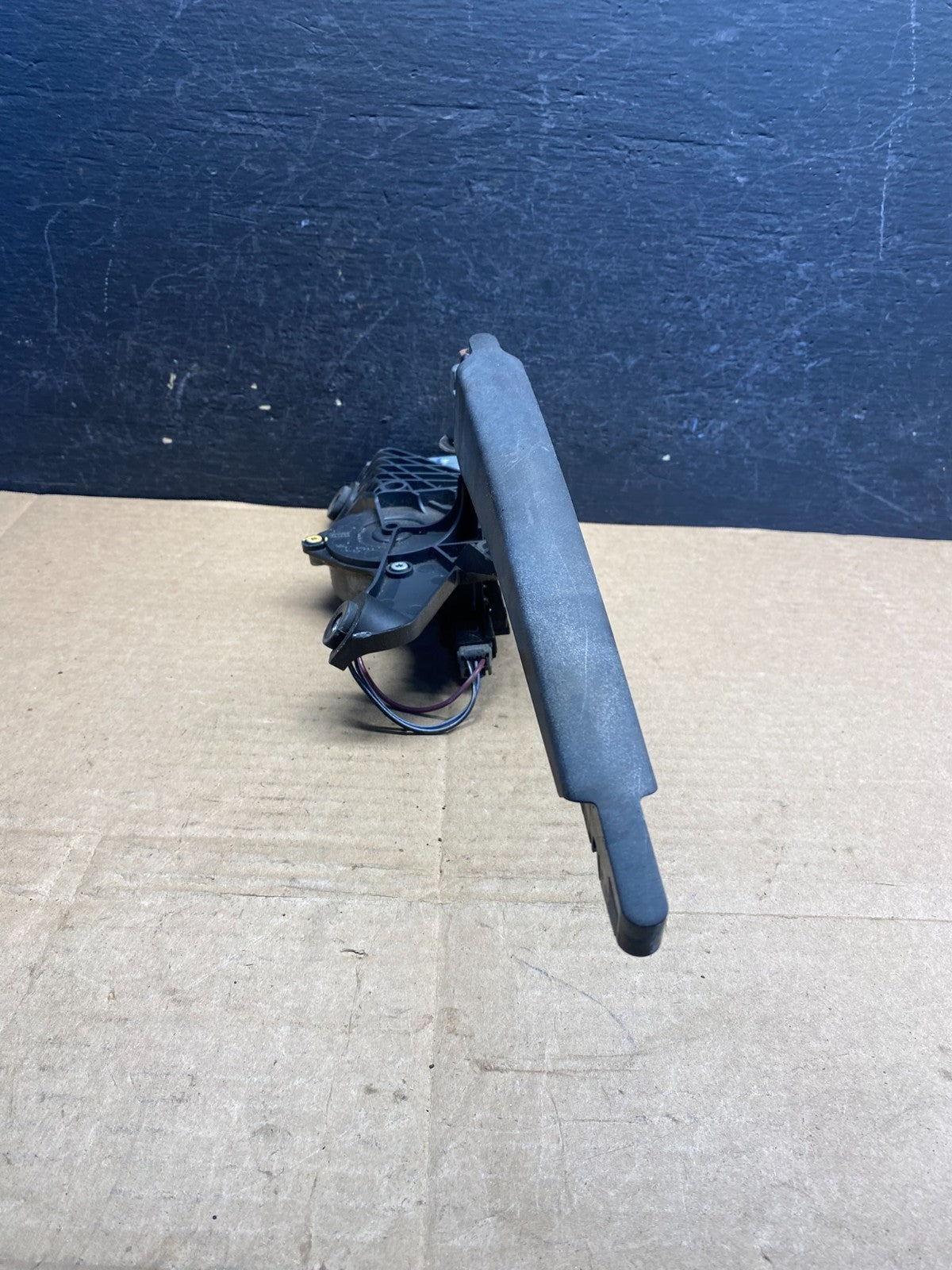 2011 to 2014 Ford Edge Licnoln MKX Rear Windshield Wiper Motor AE8259 DG2
