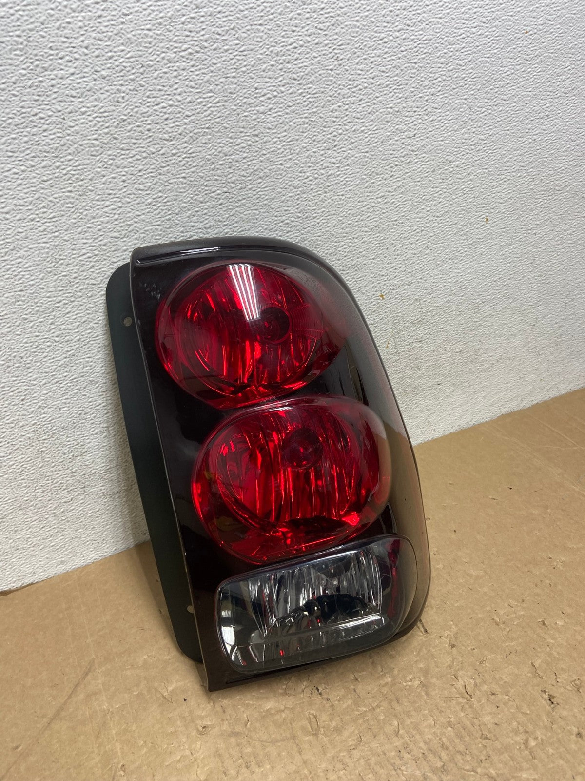 2002 to 2009 Chevrolet Trailblazer Right Passenger Rh Tail Light DEPO AG1196 LK2