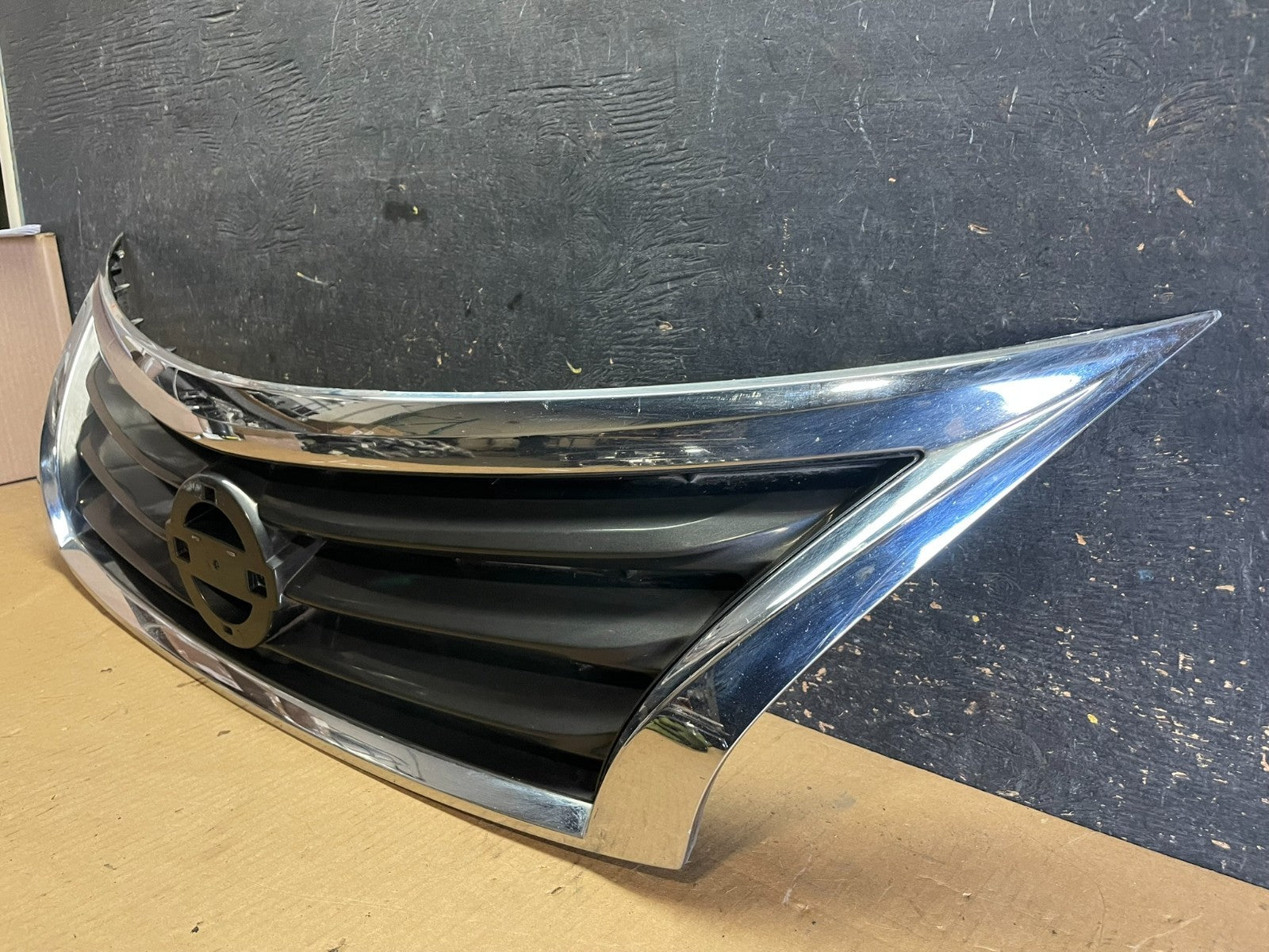 2013 to 2015 Nissan Altima Front Upper Grill Grille Sedan Oem AA2273 DG2