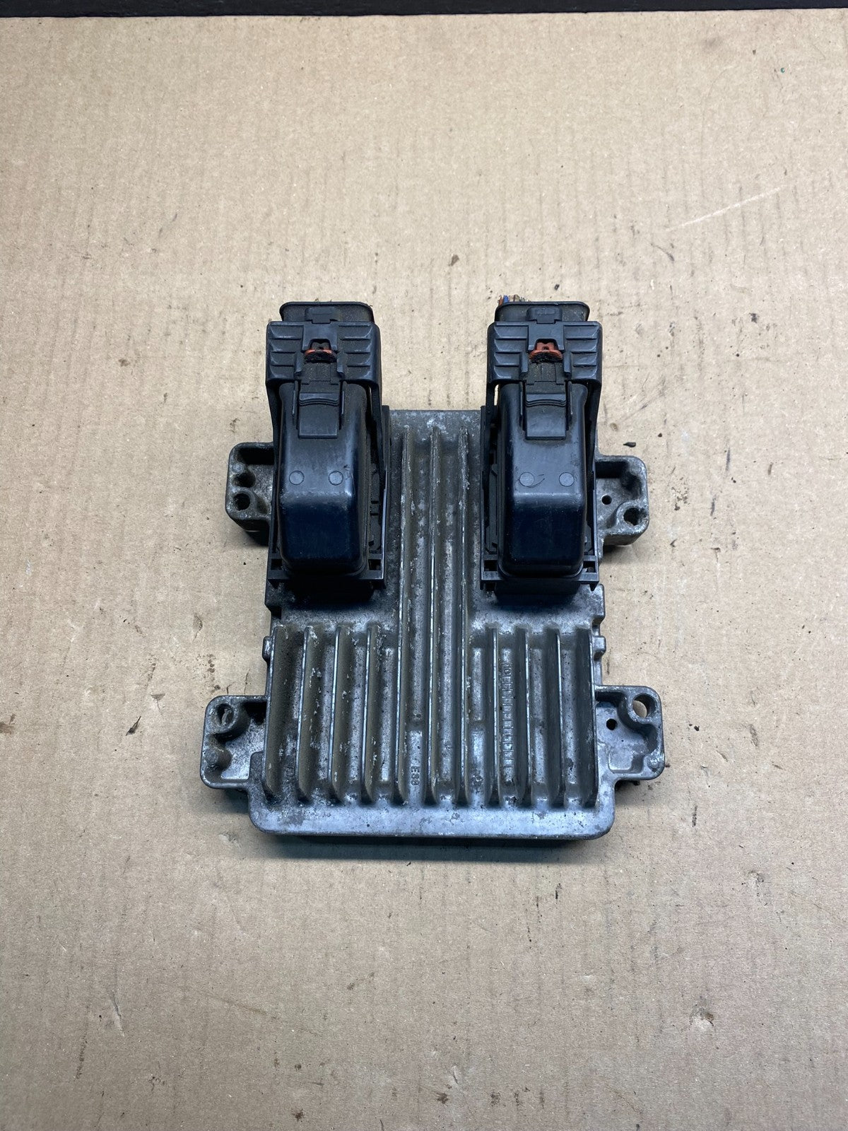 2010 to 2013 Chevrolet Silverado Yukon Engine Control Module ECM ECU ah1686 DG0