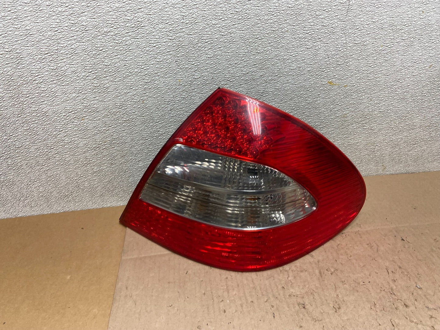 LED 2007 - 2009  Mercedes E E320 E500 Sedan Right Passenger Tail Light Z6165 DW0