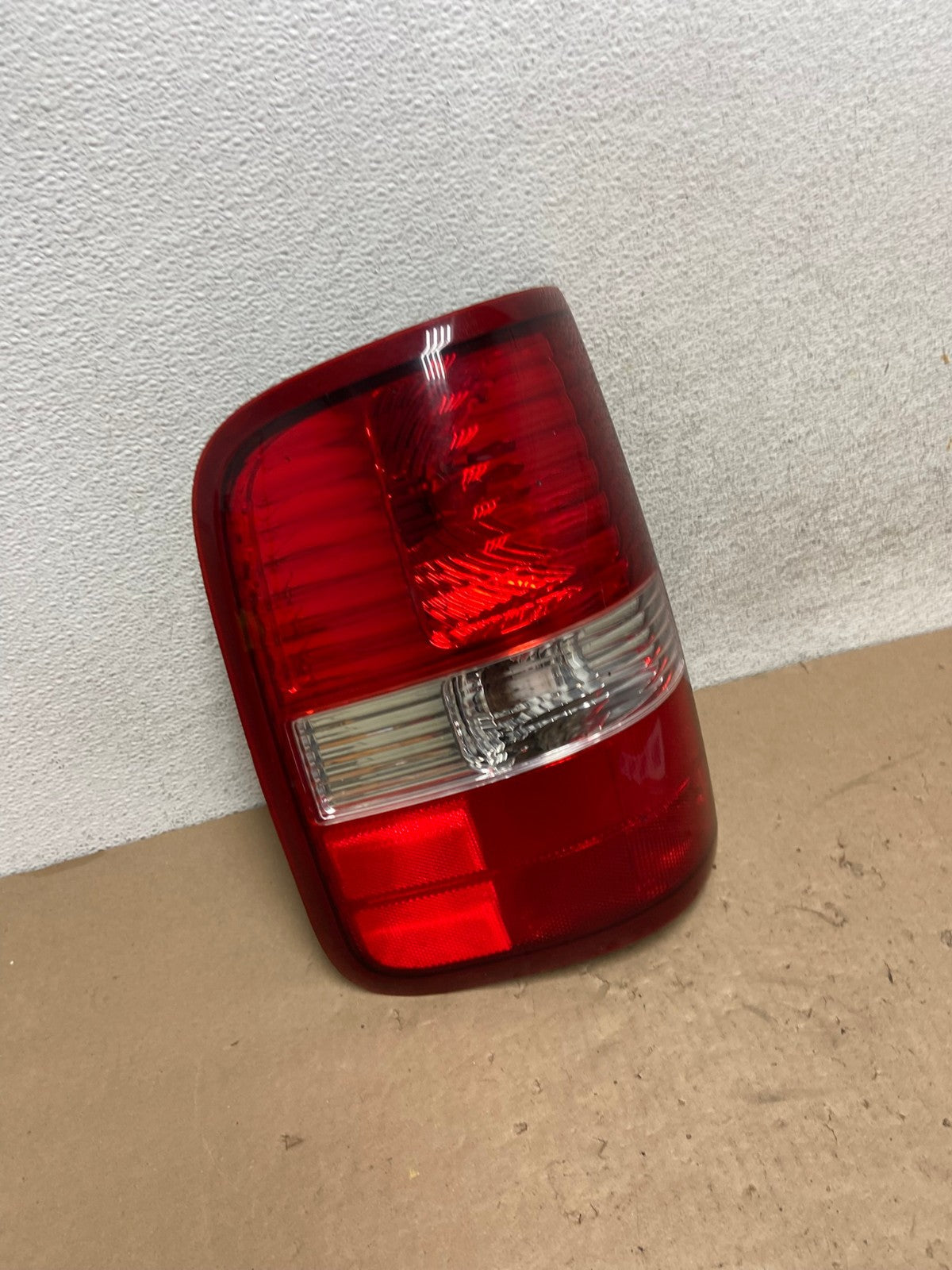 2004 to 2008 Ford F150 F-150 Left Driver LH Side Tail Light AG5588 LK2