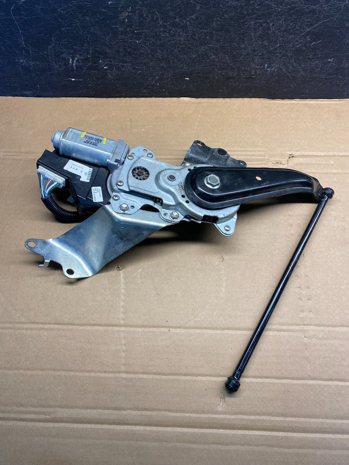 2011-2020 Toyota Sienna Liftgate Motor Trunk Lift Actuator 427107-10040 AD9595 D4