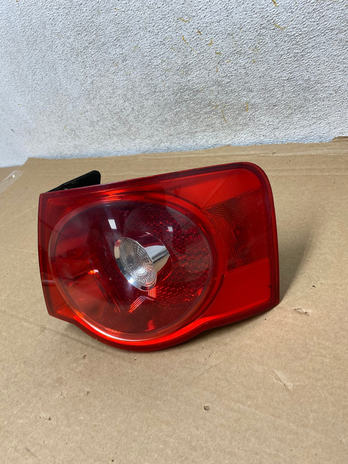 2005 2006 2007 Volkswagen Jetta Right Passenger Rh Side Tail Light AH8209 LK2