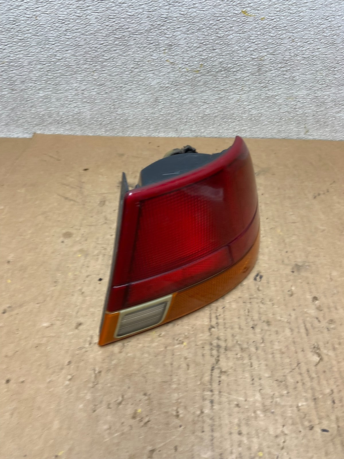 1997-1999 Saturn SL SL1 Sedan Right Passenger RH Side Tail Light OEM Z8033 DW2