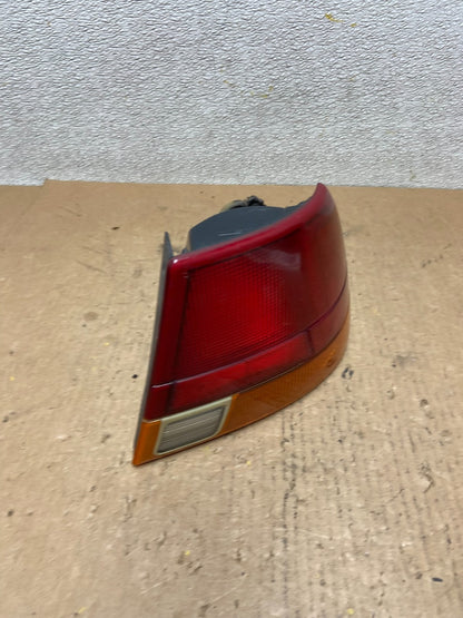 1997-1999 Saturn SL SL1 Sedan Right Passenger RH Side Tail Light OEM Z8033 DW2